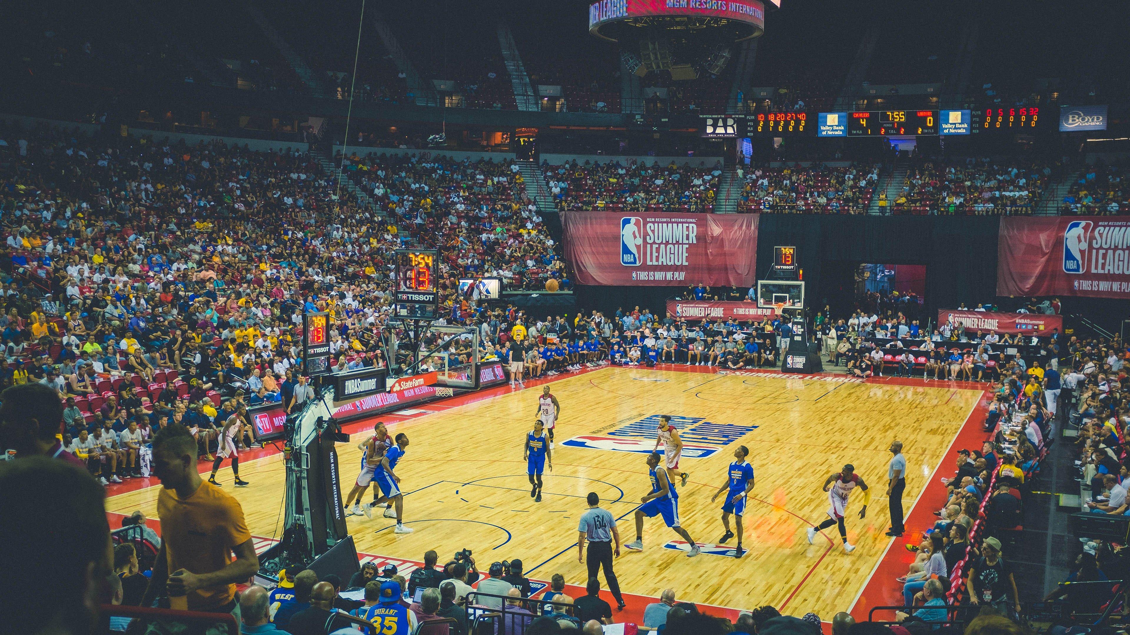 pg电子模拟器_特雷-杨感恩节家庭特写，儿女双全的幸福时刻点亮社媒，NBA明星的家庭与事业平衡之道